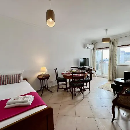 Vintage 1 With Pool By Homing Apartman